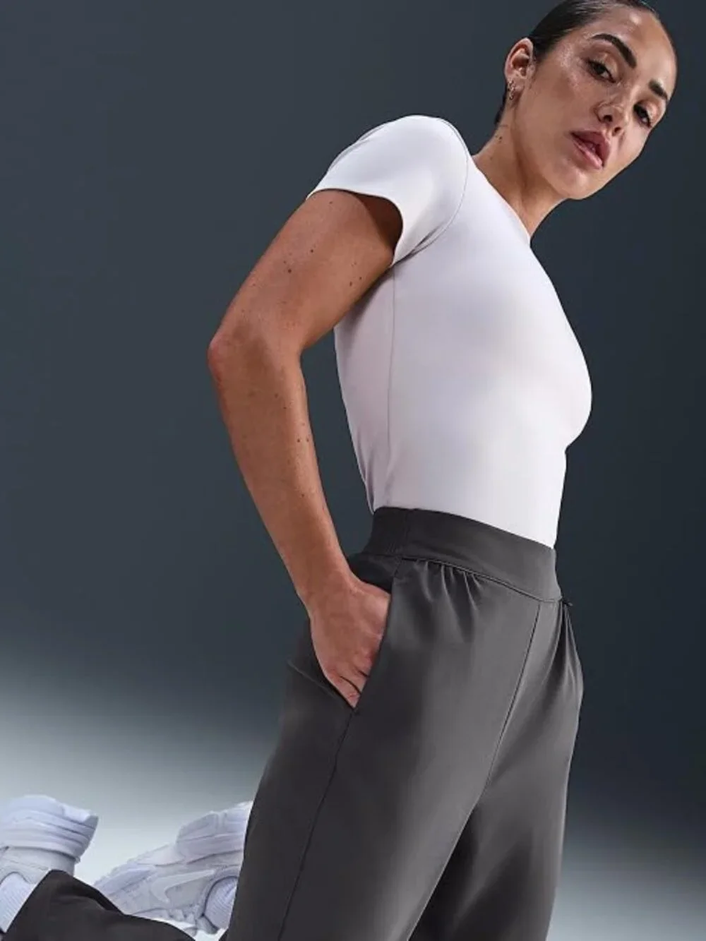 Nike 24.7 PerfectStretch Women's Dri-FIT High-Waisted Loose Barrel-Leg Pants